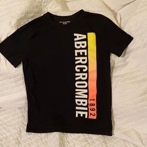 🍬3/$25 Abercrombie Kids T shirt size 11/12